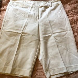 Briggs New York white dress bermuda shorts, size 12, excellent!